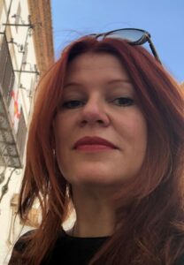 Portrait of Virginie Martin Blaise, contemporary figurative painter based in Barcelona